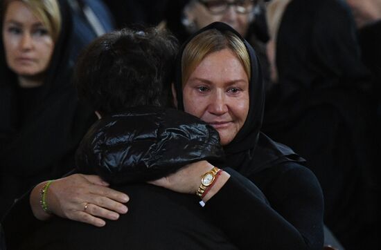 Прощание с Ю. Лужковым