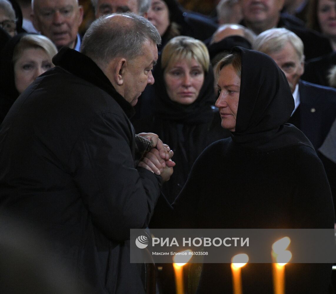 Прощание с Ю. Лужковым