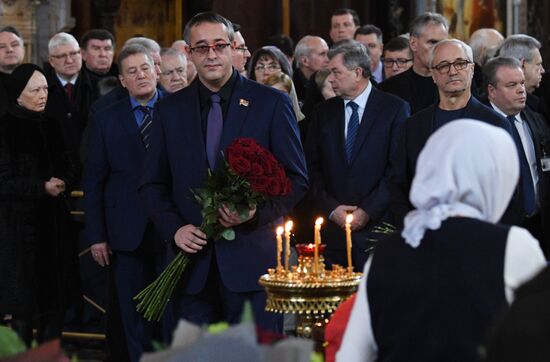 Прощание с Ю. Лужковым