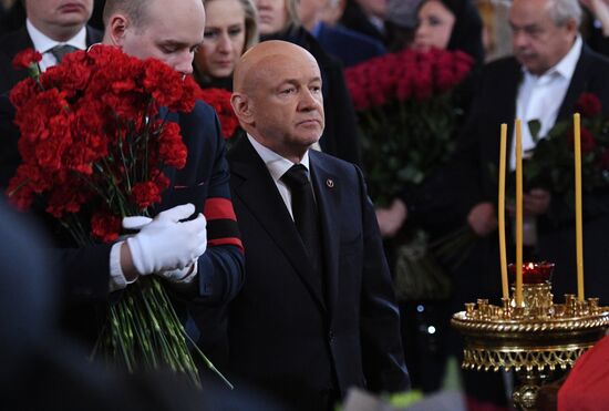 Прощание с Ю. Лужковым