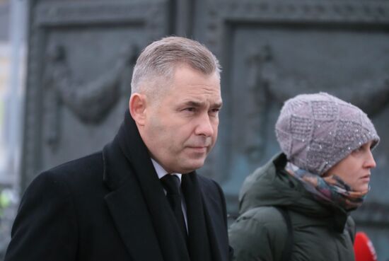 Прощание с Ю. Лужковым