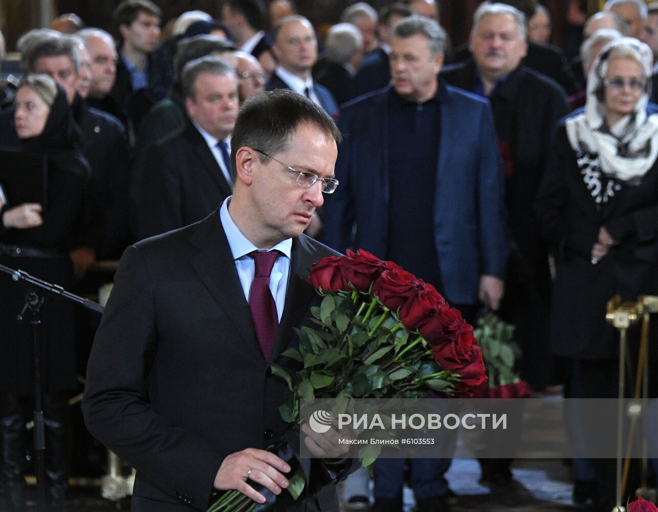 Прощание с Ю. Лужковым