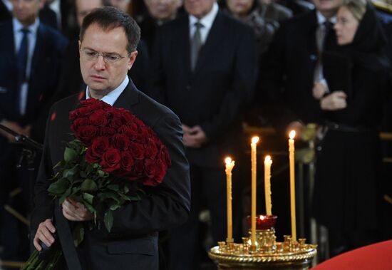 Прощание с Ю. Лужковым