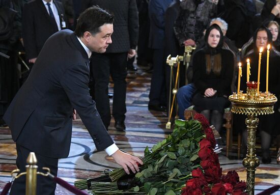 Прощание с Ю. Лужковым