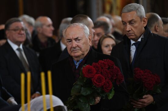 Прощание с Ю. Лужковым