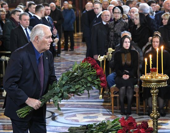 Прощание с Ю. Лужковым