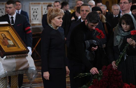 Прощание с Ю. Лужковым