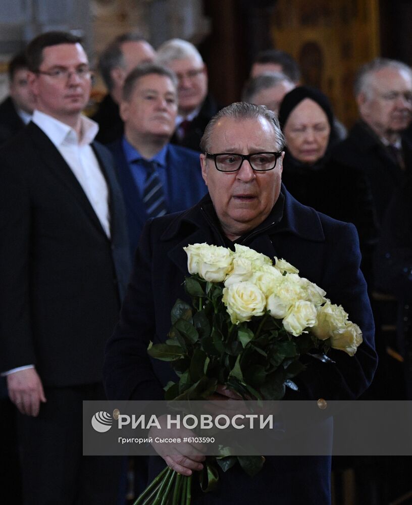 Прощание с Ю. Лужковым