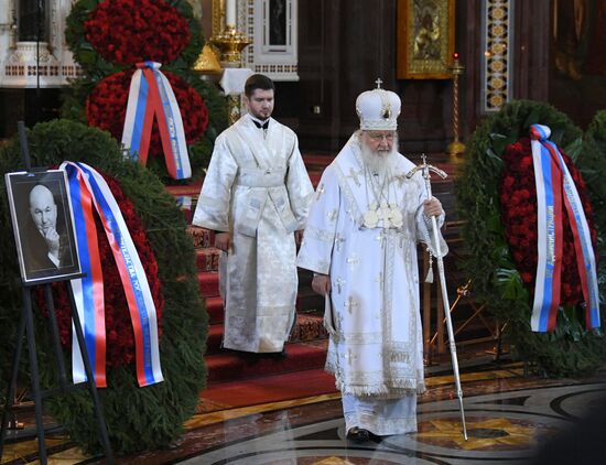 Прощание с Ю. Лужковым