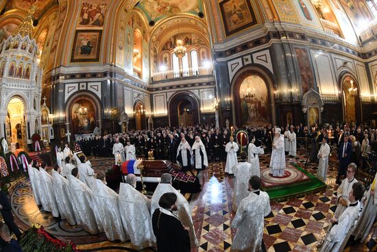 Прощание с Ю. Лужковым