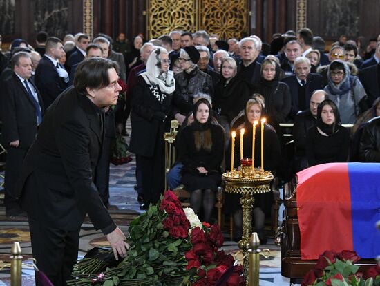 Прощание с Ю. Лужковым