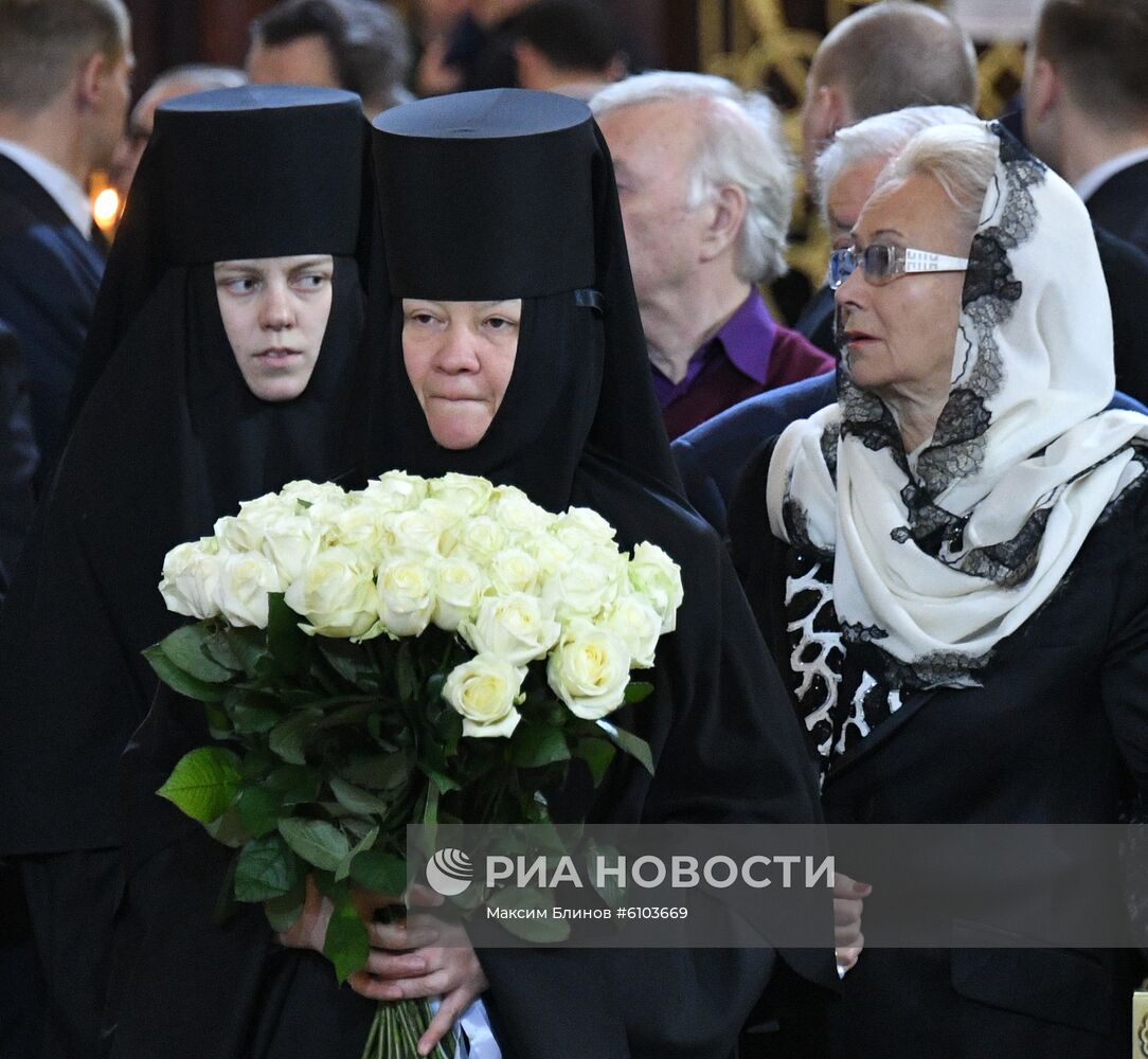 Прощание с Ю. Лужковым