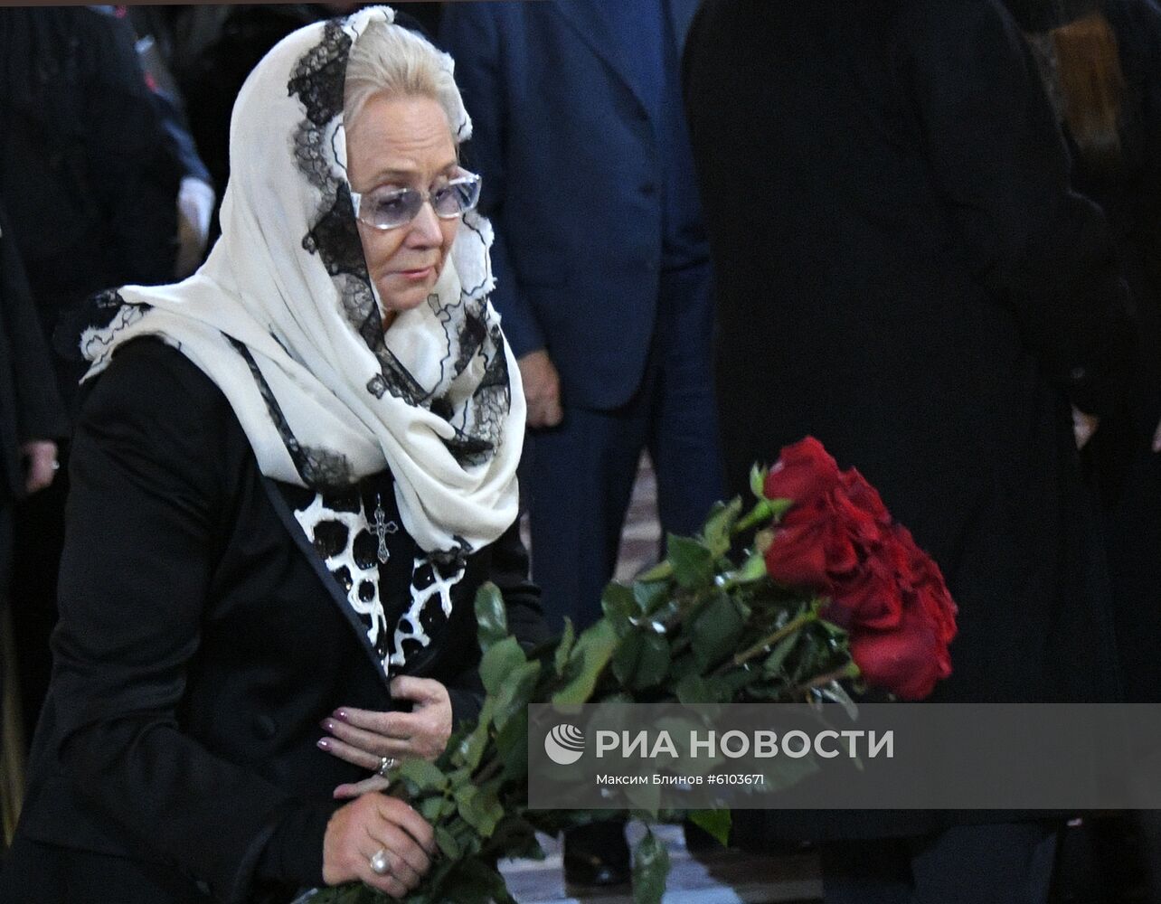 Прощание с Ю. Лужковым