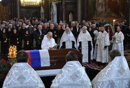 Прощание с Ю. Лужковым