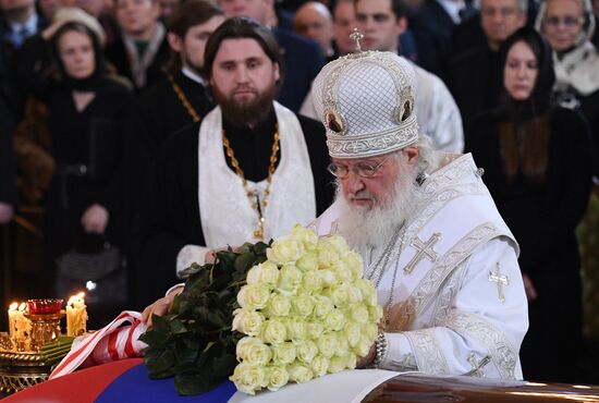 Прощание с Ю. Лужковым