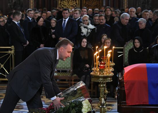 Прощание с Ю. Лужковым