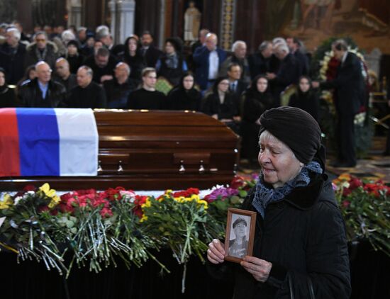 Прощание с Ю. Лужковым