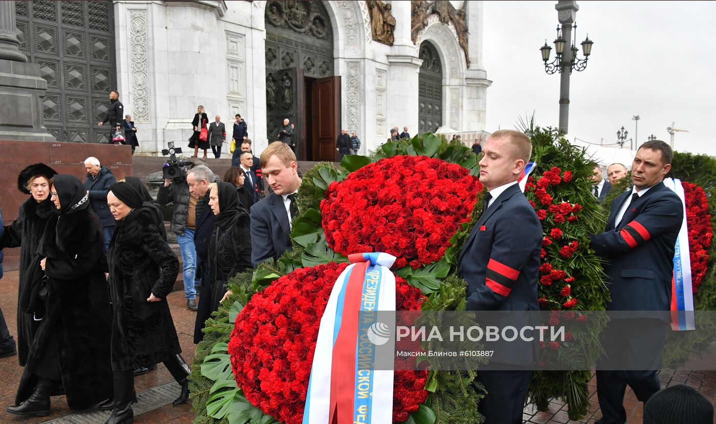 Прощание с Ю. Лужковым