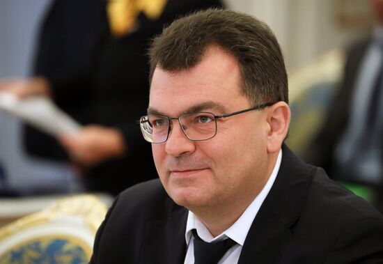 Премьер-министр РФ Д. Медведев провел заседание правительства РФ