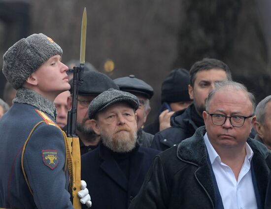 Прощание с Ю. Лужковым