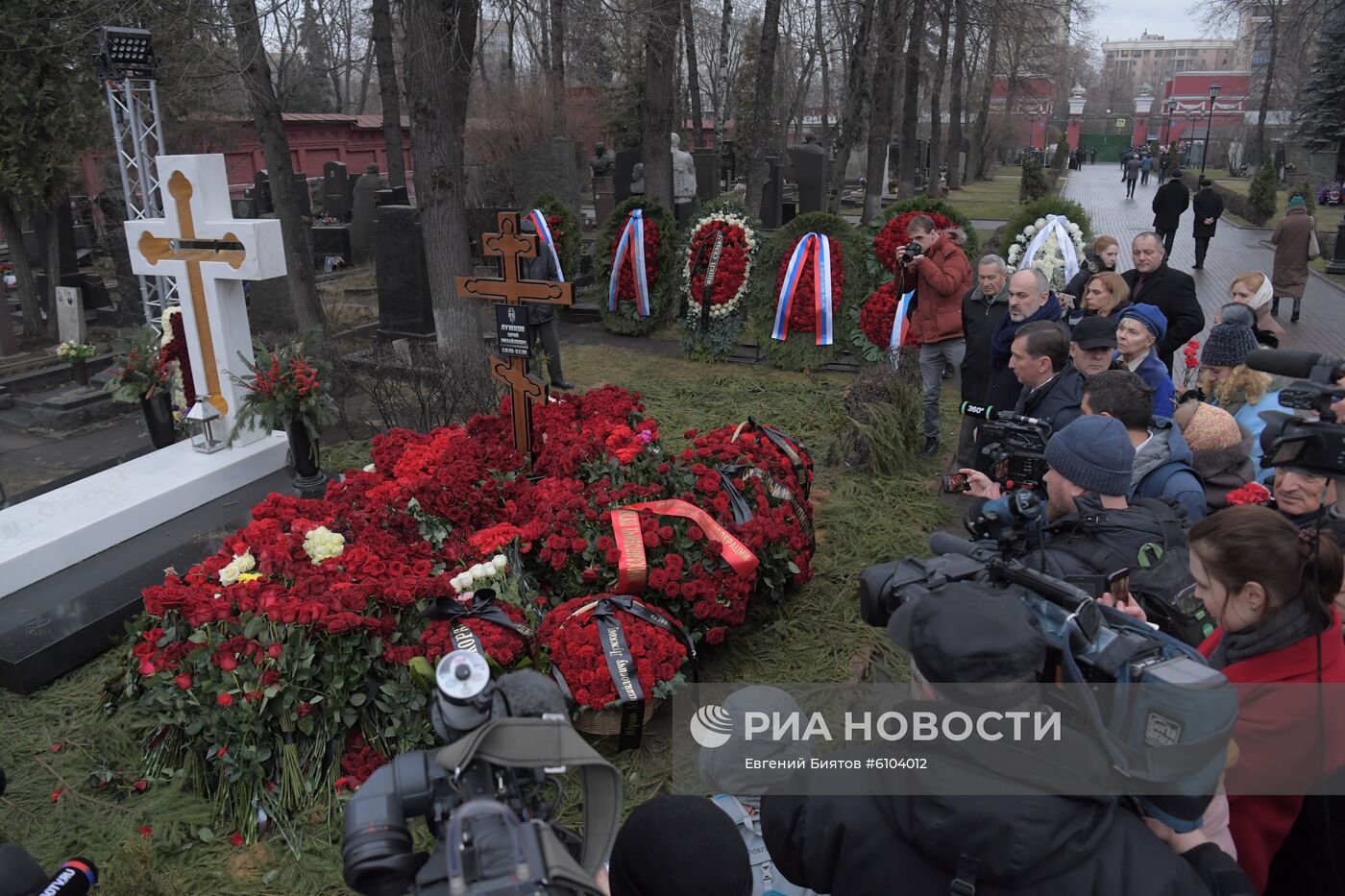 Прощание с Ю. Лужковым