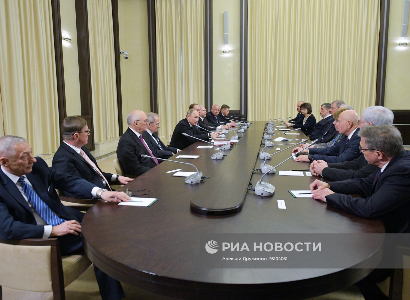 Президент РФ В. Путин встретился с судьями Конституционного Суда