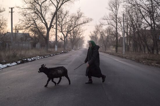 Жители поселков Октябрьский и Шахты в Донецкой области