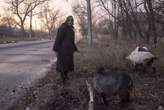 Жители поселков Октябрьский и Шахты в Донецкой области
