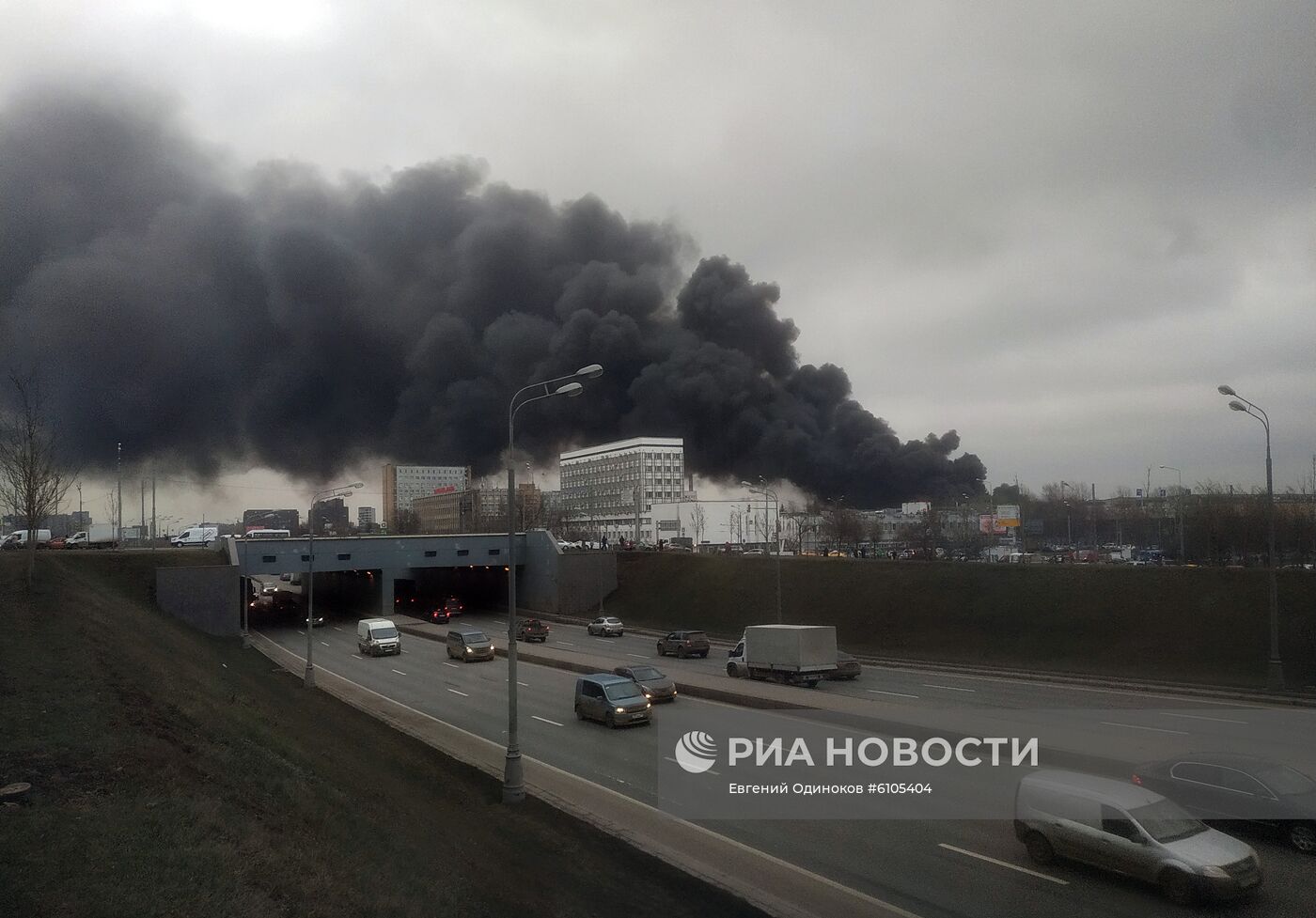 Пожар на складе на юге Москвы