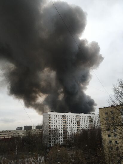 Пожар на складе на юге Москвы