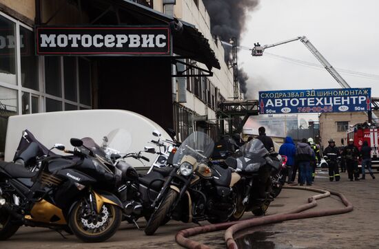 Пожар на складе на юге Москвы