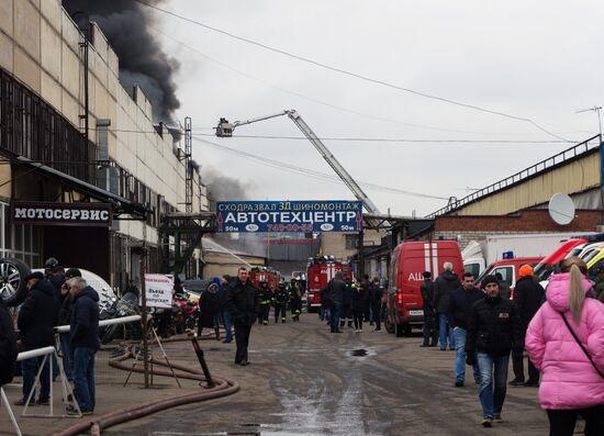 Пожар на складе на юге Москвы