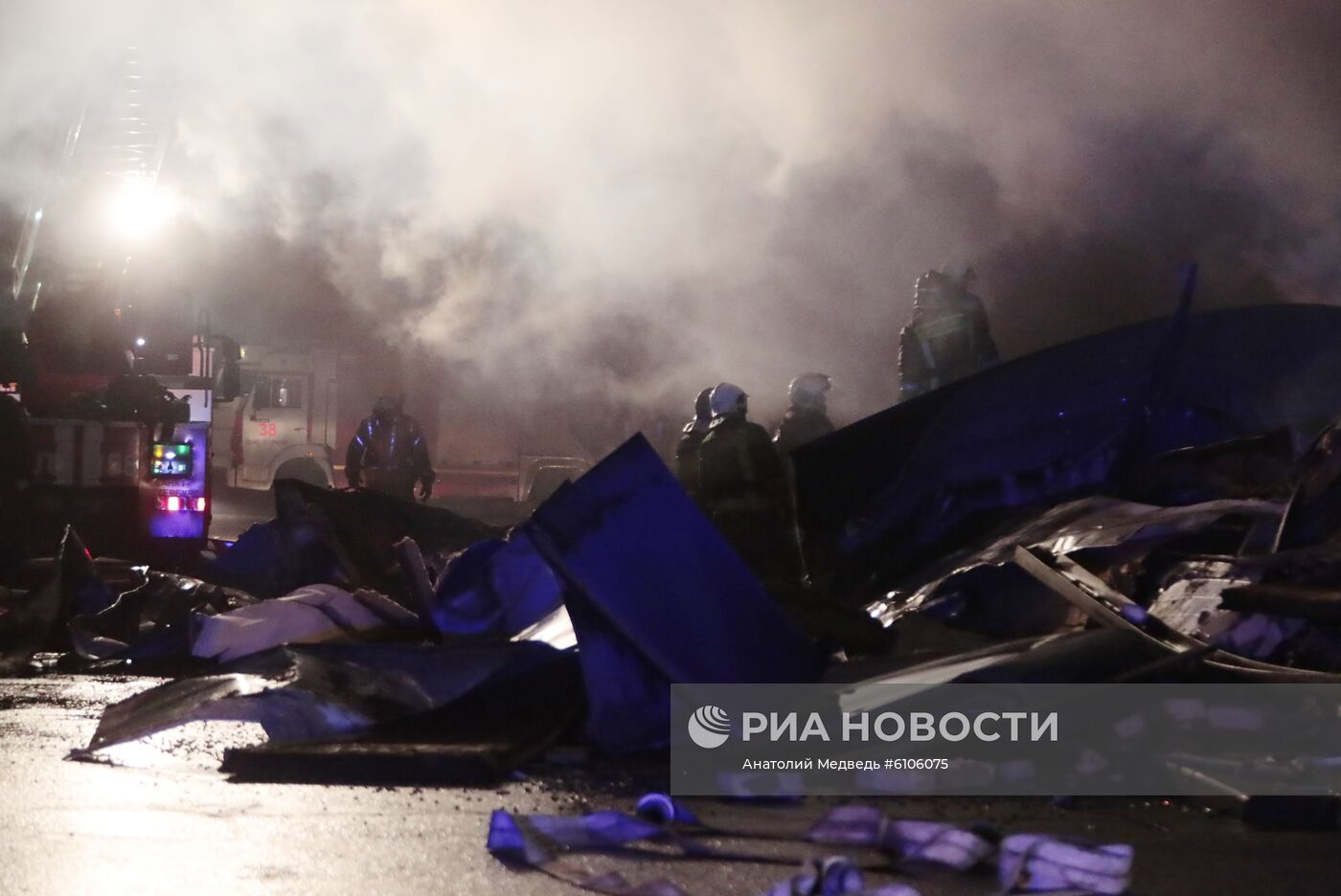 Пожар на складе в Санкт-Петербурге