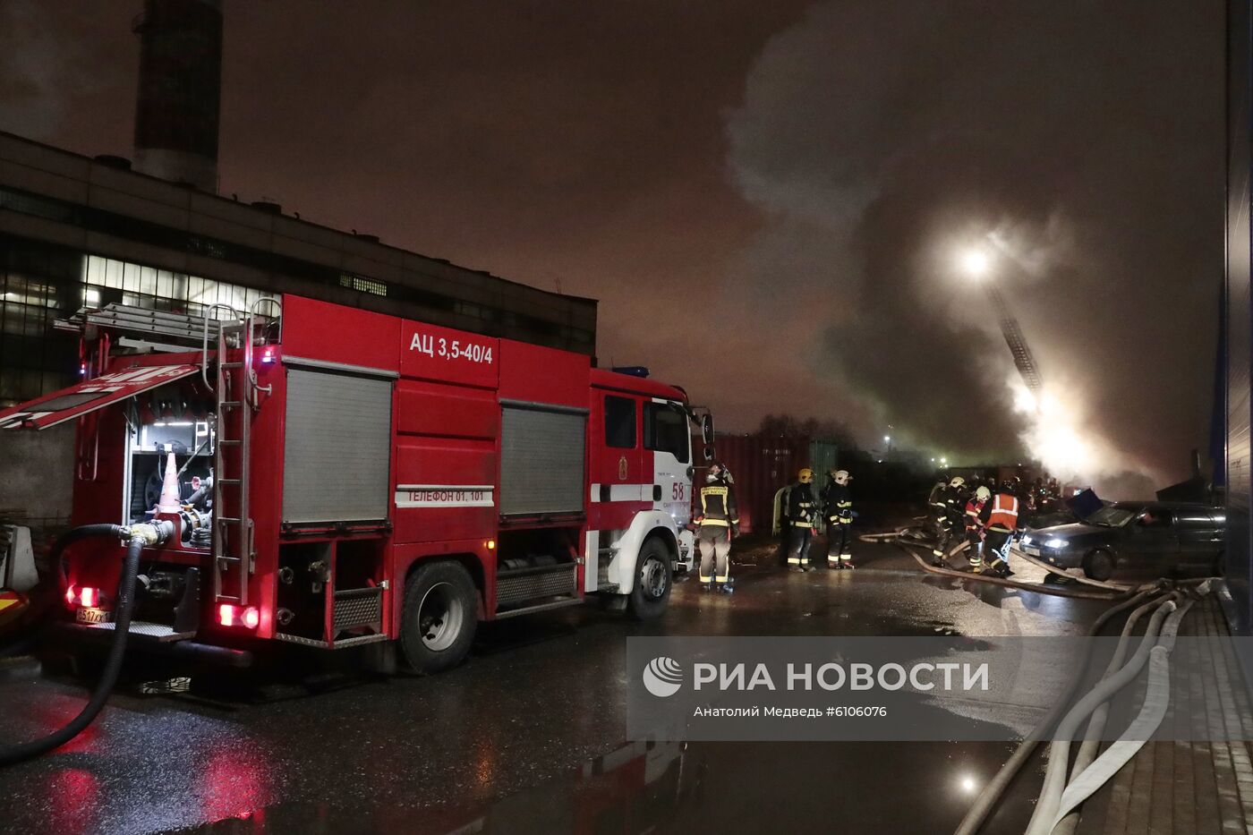 Пожар на складе в Санкт-Петербурге