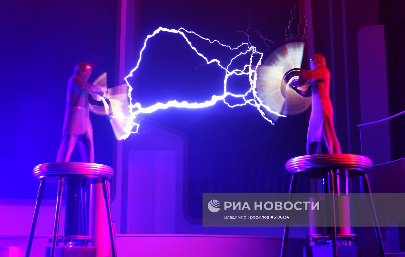 Научная елка WOW! HOW? "Путешествие на СеРверный полюс"