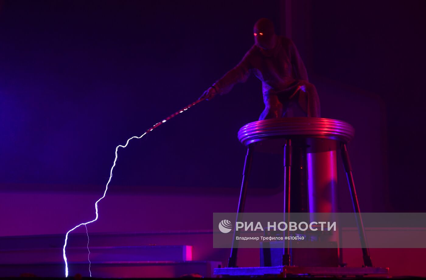 Научная елка WOW! HOW? "Путешествие на СеРверный полюс"