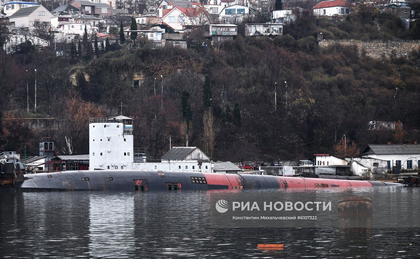 В Севастополе затонул плавдок со списанной подлодкой