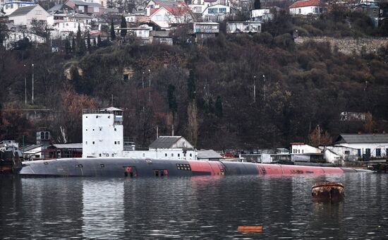 В Севастополе затонул плавдок со списанной подлодкой