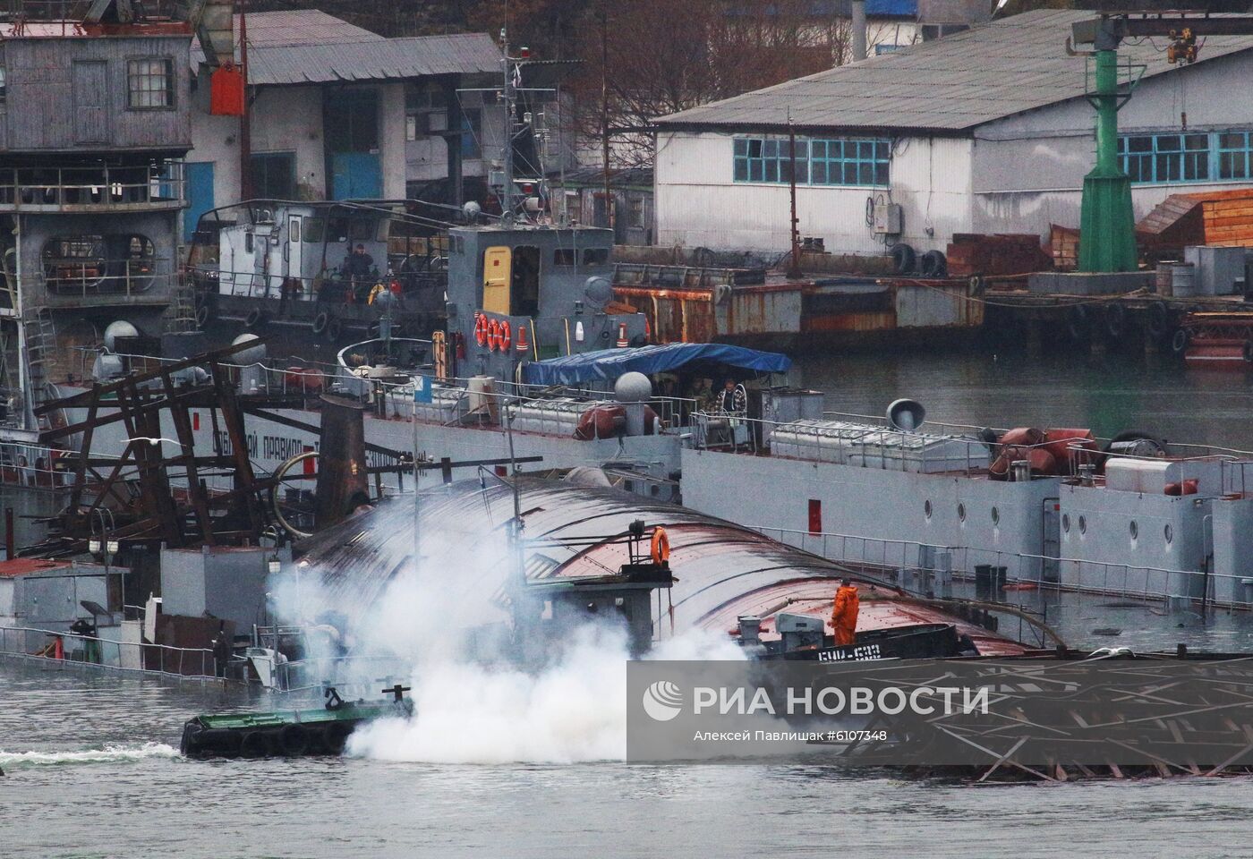 В Севастополе затонул плавдок со списанной подлодкой