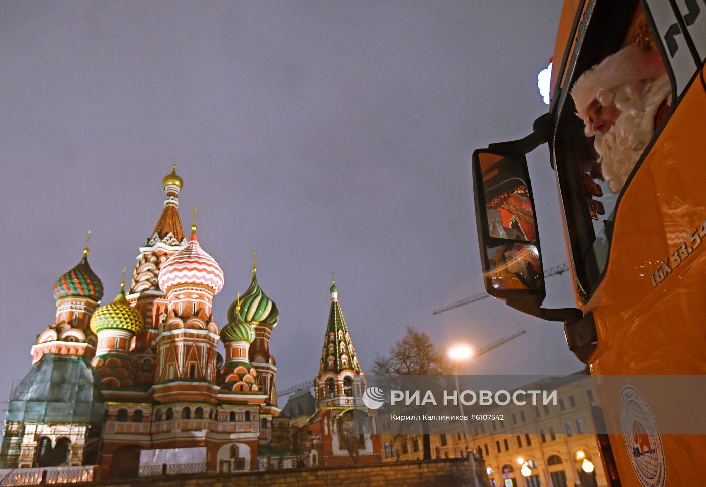 Доставка новогодней елки в Кремль