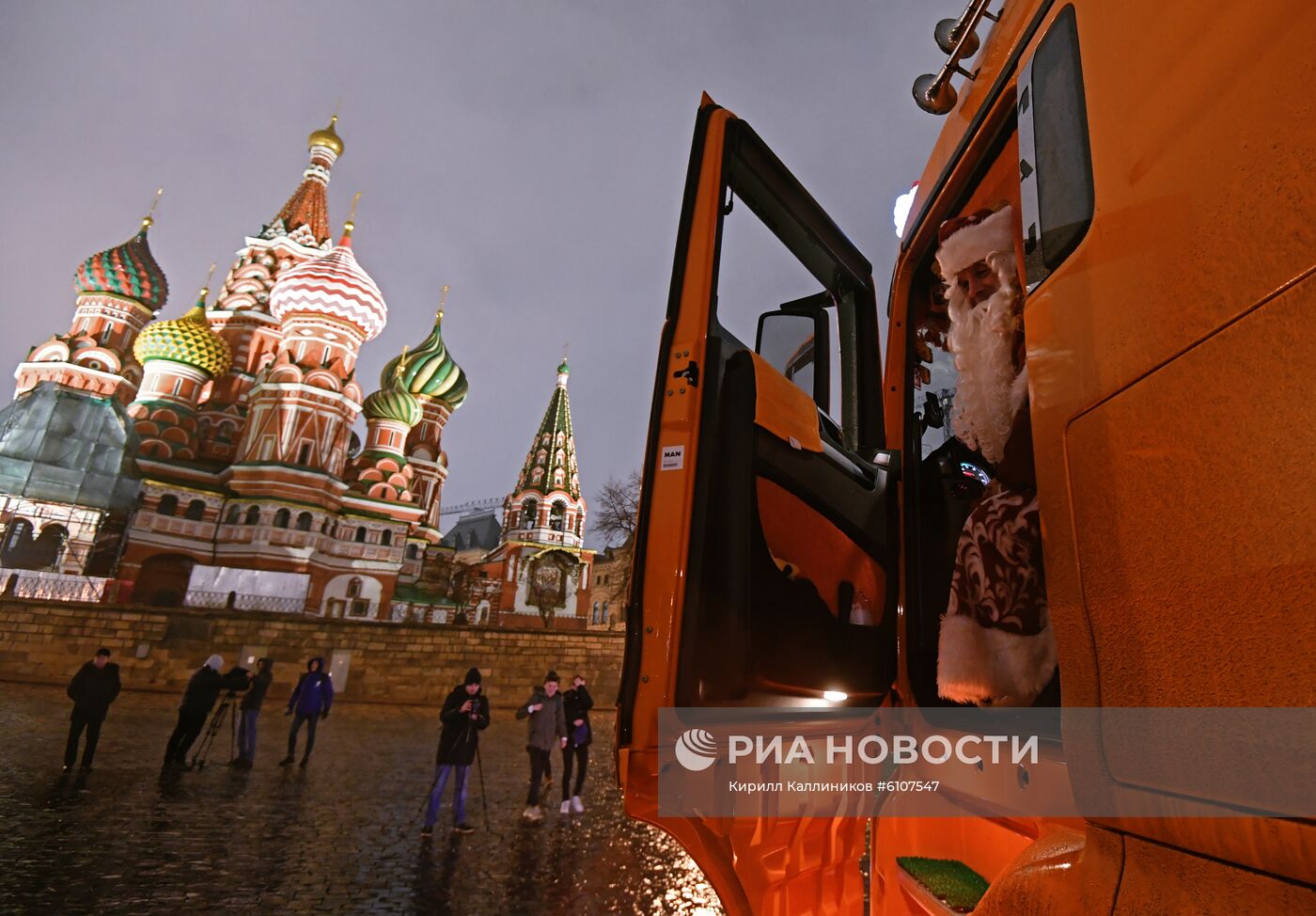 Доставка новогодней елки в Кремль