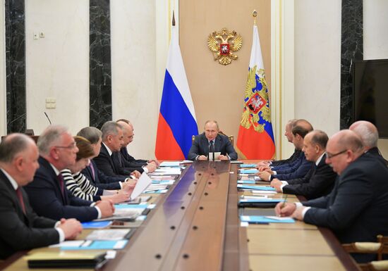 Президент РФ В. Путин провел заседание Комиссии по вопросам ВТС