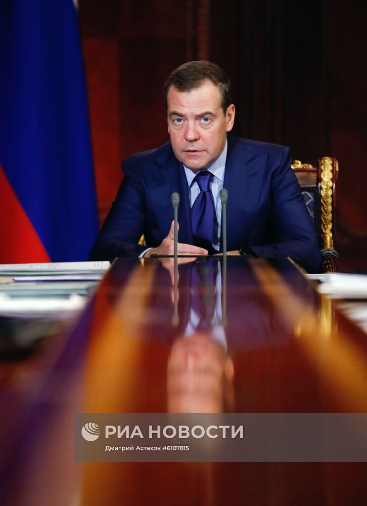 Премьер-министр РФ Д. Медведев провел совещание с вице-премьерами РФ