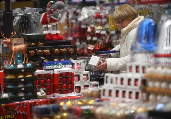 Предновогодние продажи в сети магазинов METRO