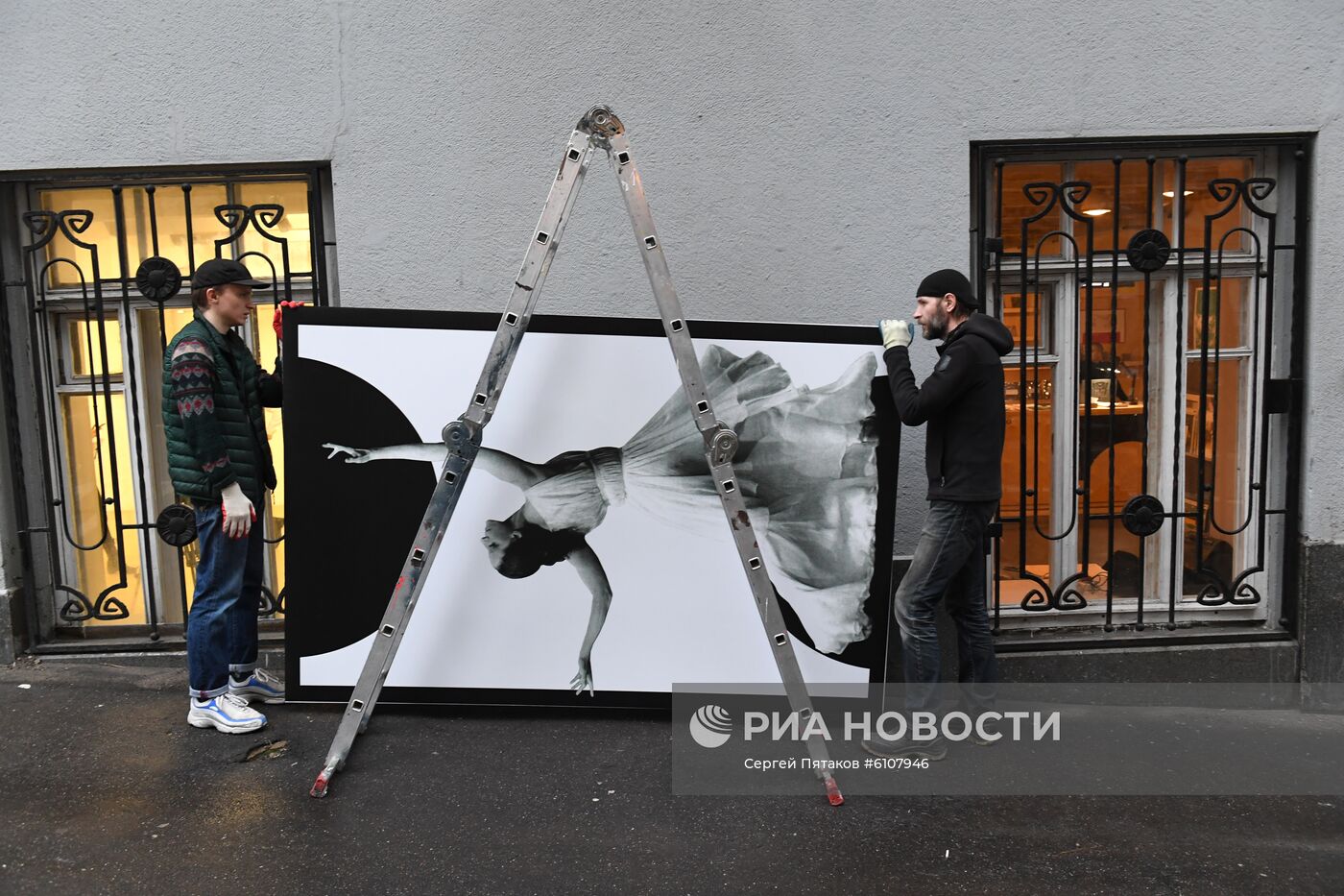 Выставка-инсталляция "Я, Майя Плисецкая" в Москве