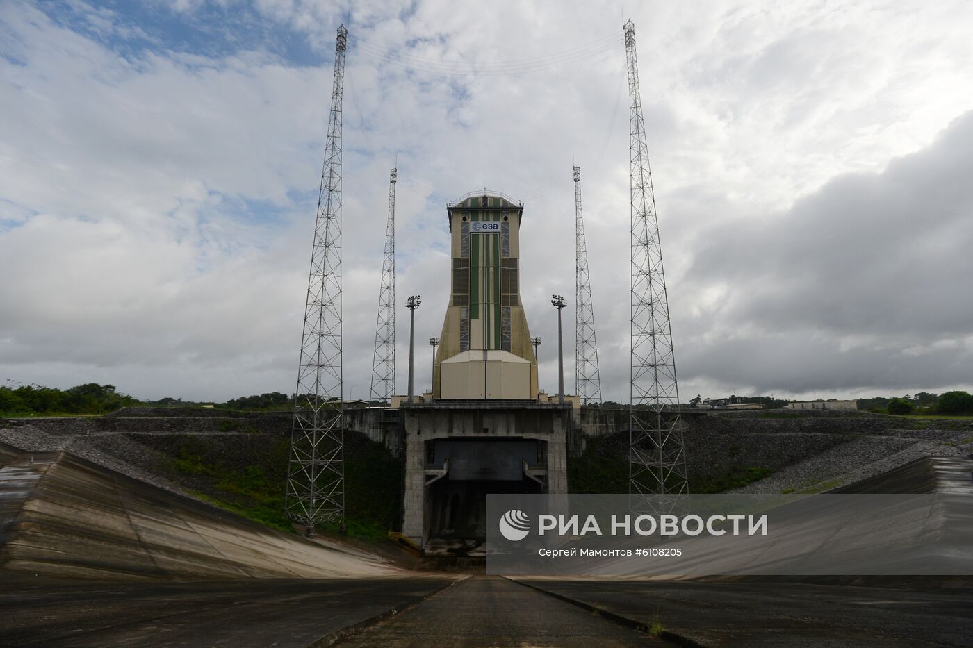 Пуск ракеты "Союз-СТ" отложен на сутки