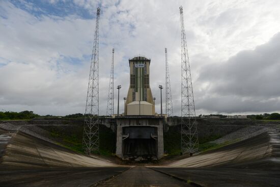 Пуск ракеты "Союз-СТ" отложен на сутки