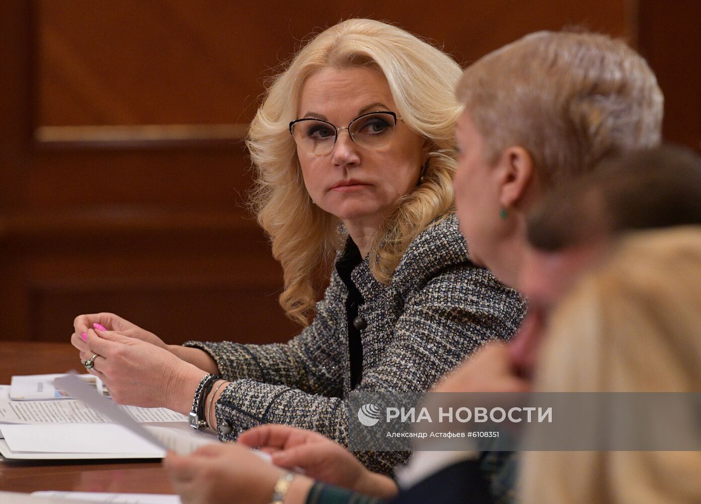 Премьер-министр РФ Д. Медведев провел совещание "Об обеспечении детей-сирот, детей, оставшихся без попечения родителей, и лиц из их числа жилыми помещениями"