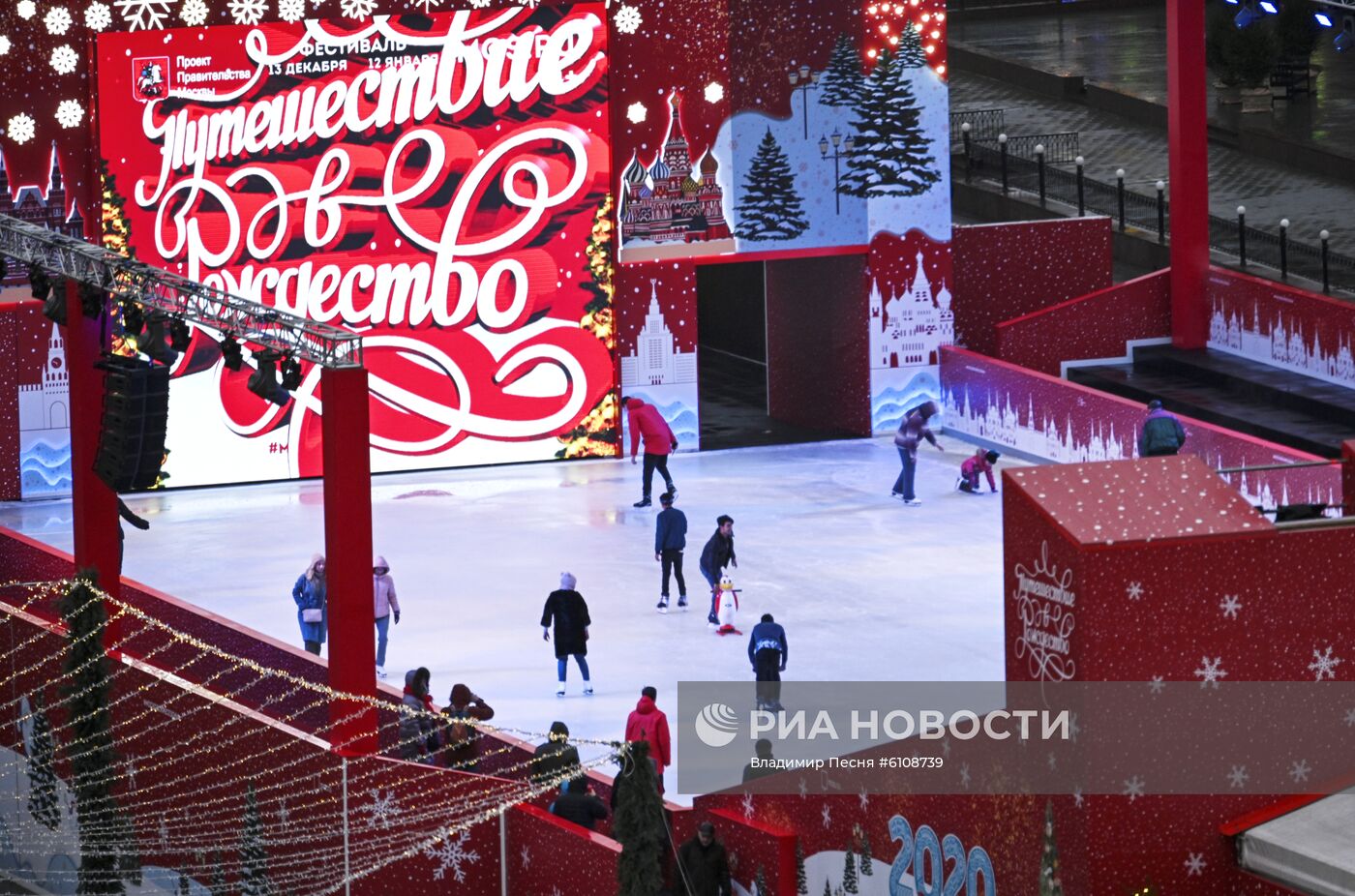 Новогоднее украшение центральных площадей и улиц Москвы