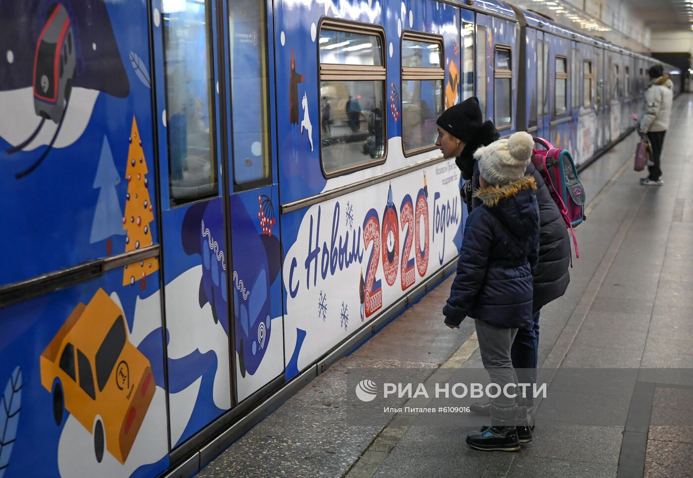 Новогодние поезда запустили в Московском метро